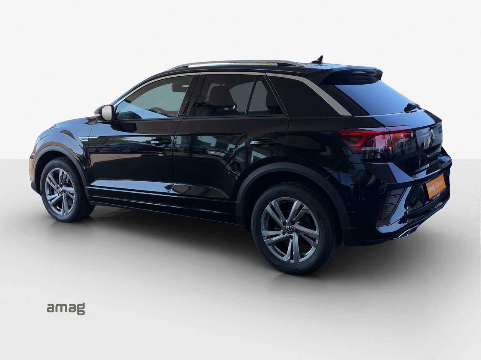 VW T-Roc 2.0 TSI R-Line DSG 4Motion-image-2