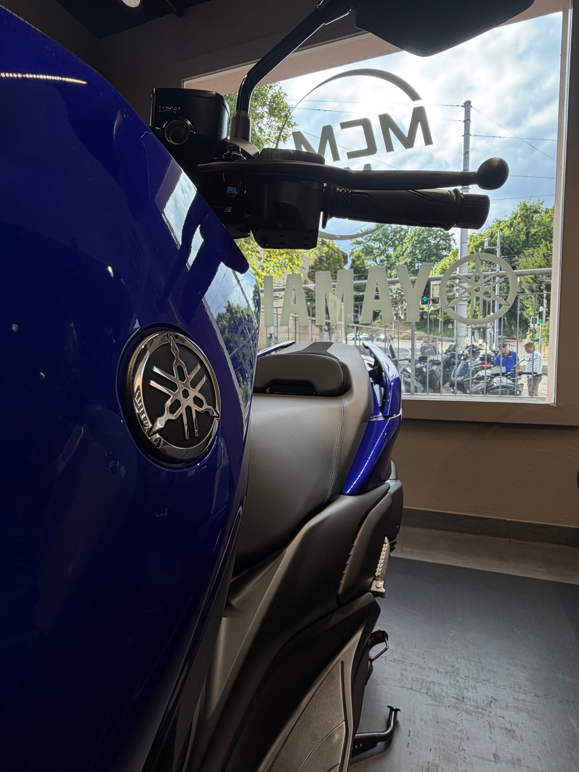 YAMAHA X-Max 300-showroom-element-2