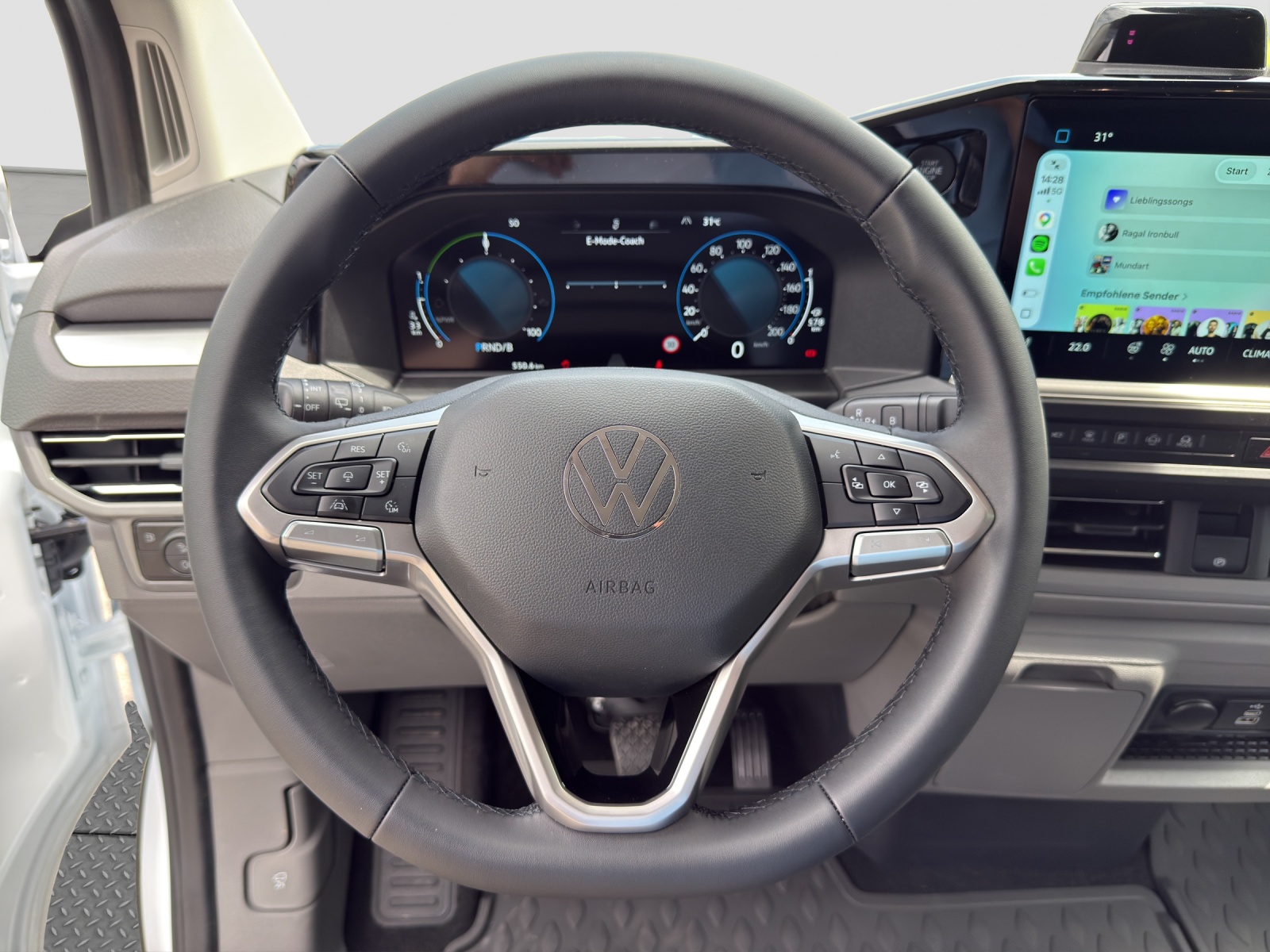 VW Caravelle 2.5TSI eHYBRID 16,5 kWh Life Aut.8-image-9