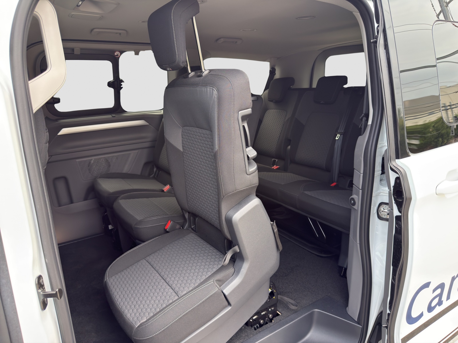 VW Caravelle 2.5TSI eHYBRID 16,5 kWh Life Aut.8-image-12