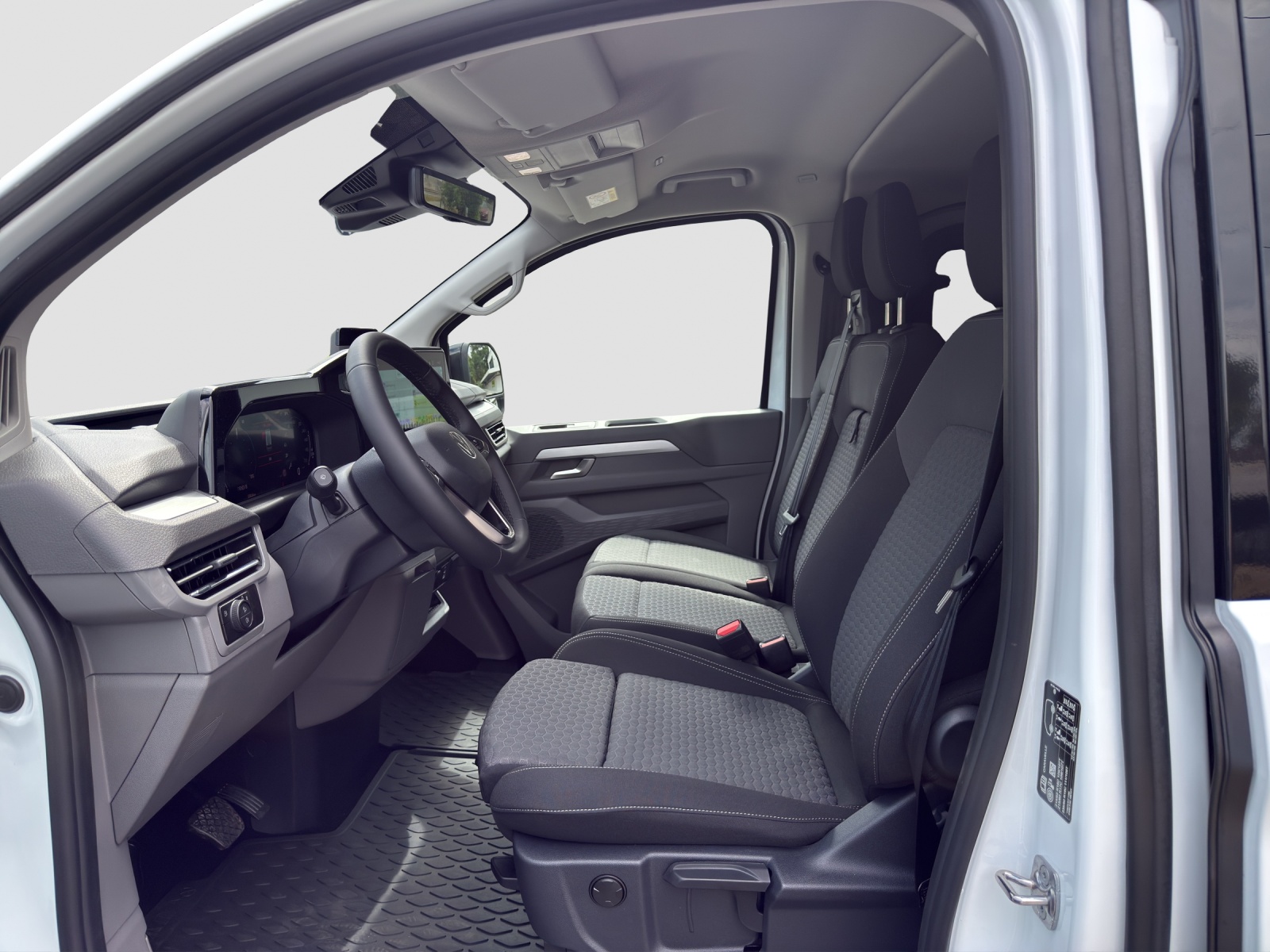 VW Caravelle 2.5TSI eHYBRID 16,5 kWh Life Aut.8-image-8
