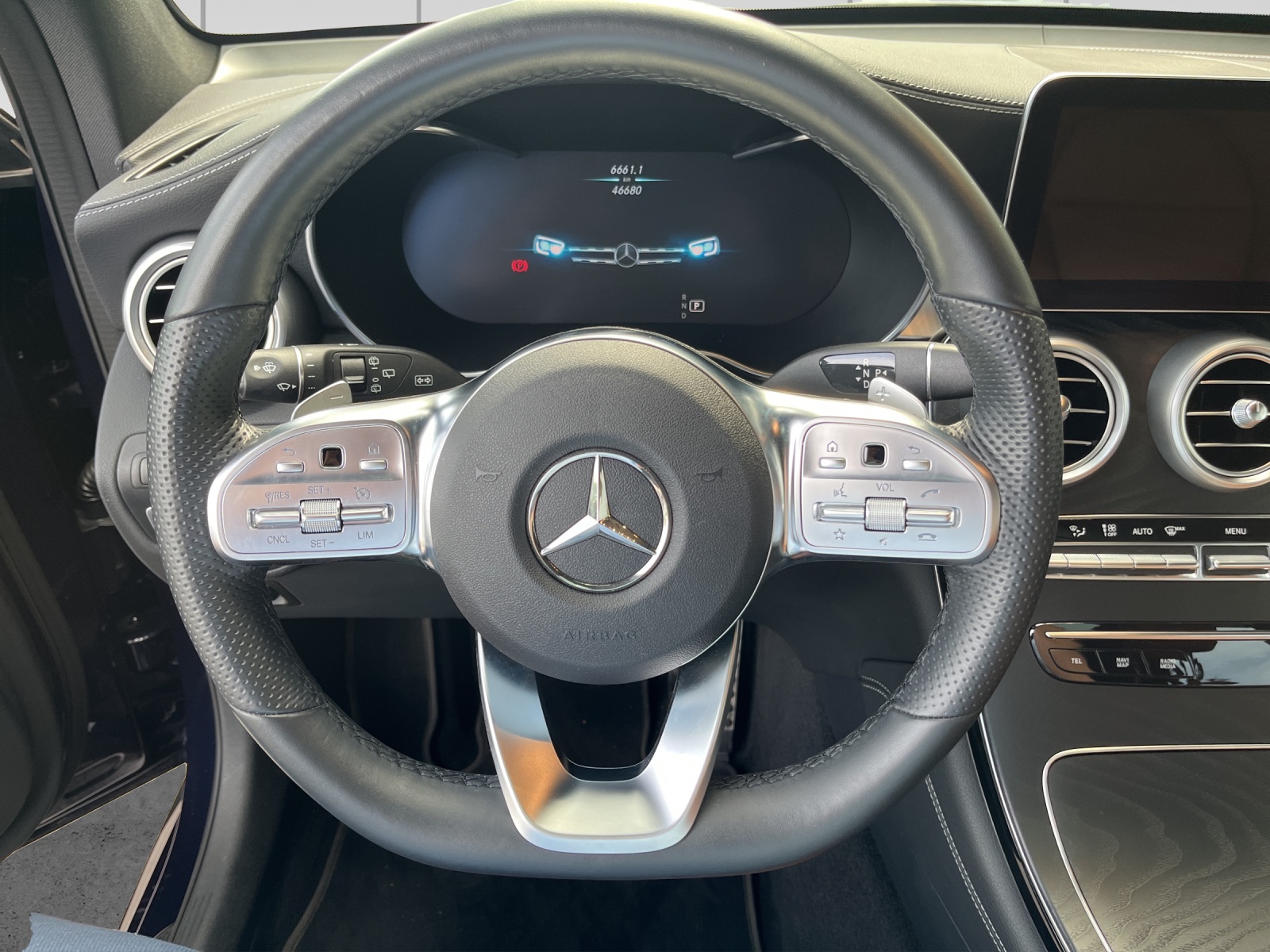 MERCEDES-BENZ GLC 300 AMG Line 4Matic 9G-Tronic-image-10