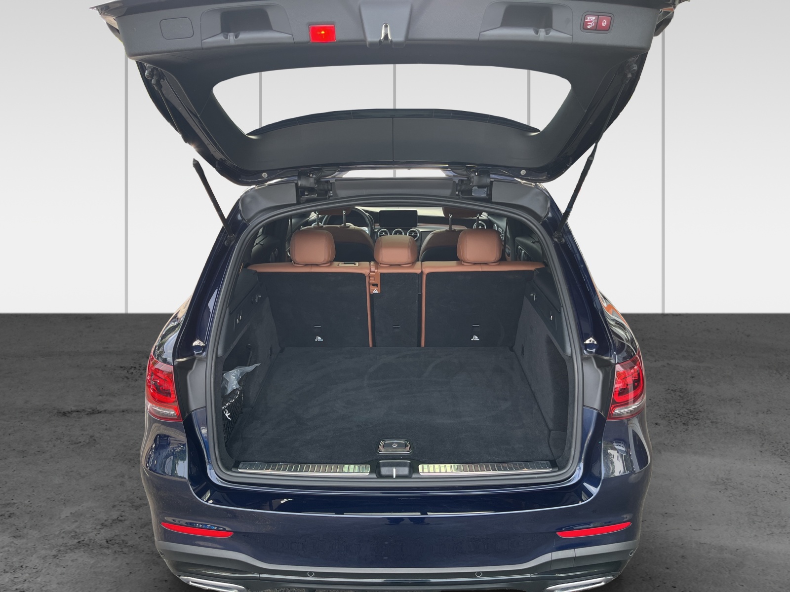 MERCEDES-BENZ GLC 300 AMG Line 4Matic 9G-Tronic-image-13
