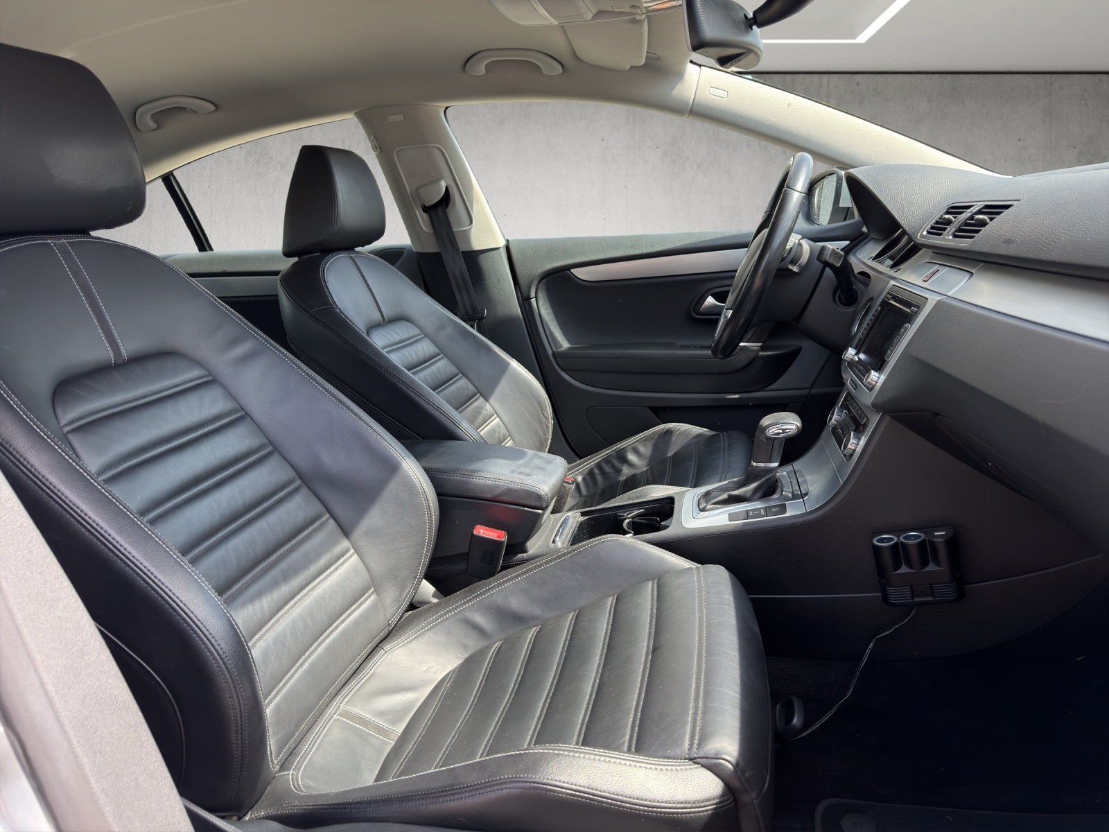 VW Passat CC 2.0 TSI Tiptronic-image-9
