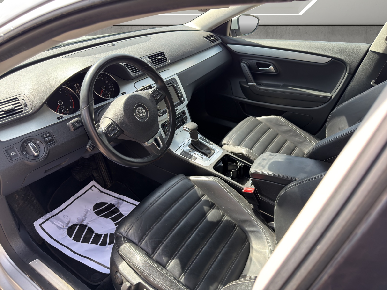 VW Passat CC 2.0 TSI Tiptronic-image-8