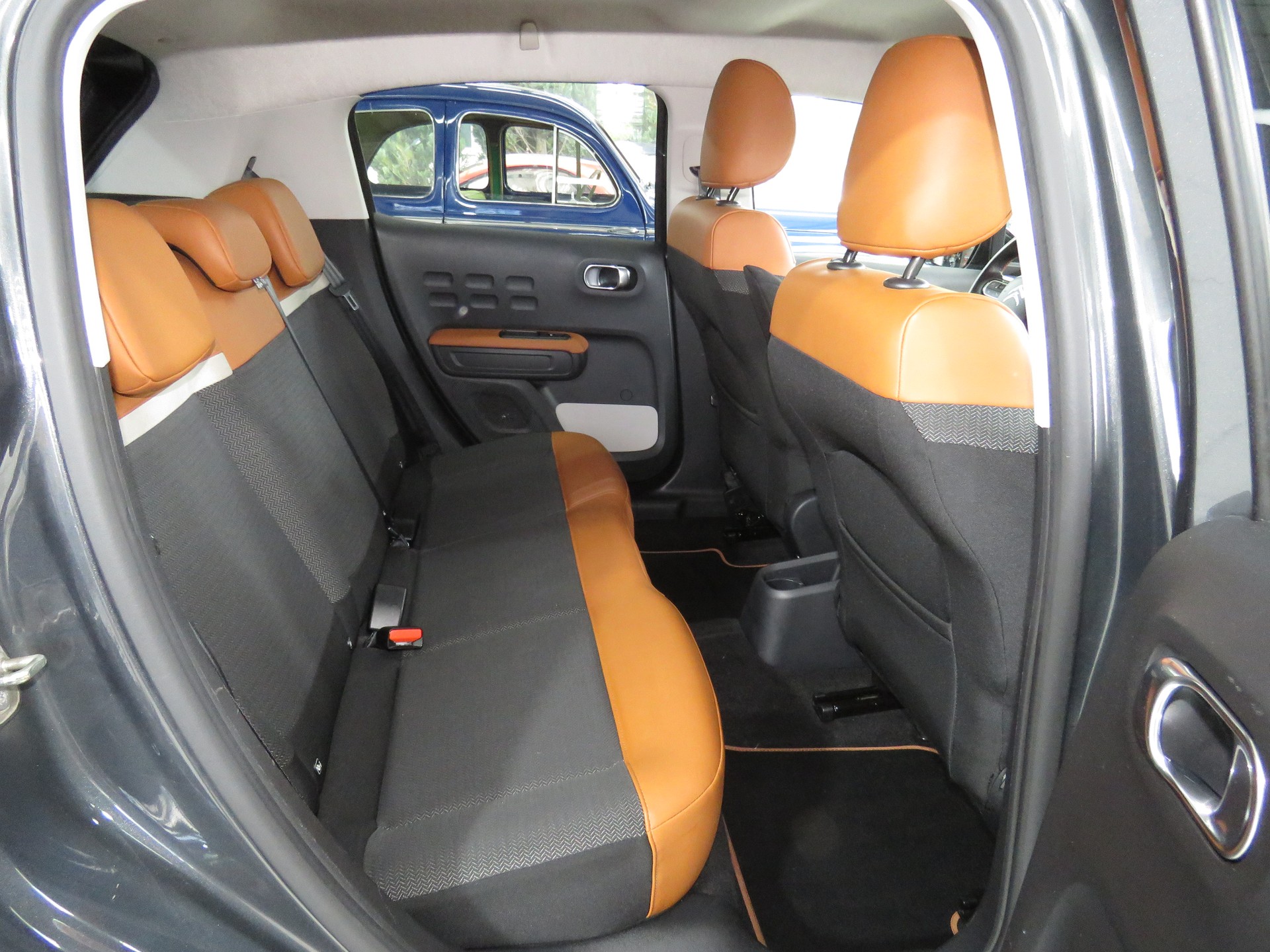 CITROEN C3 1.2i PureTech Shine EAT (Automat)-image-12