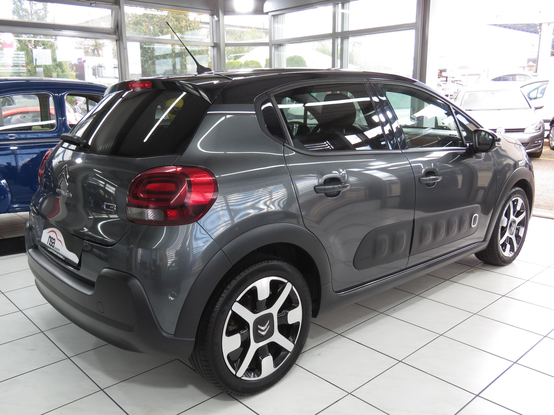CITROEN C3 1.2i PureTech Shine EAT (Automat)-image-3