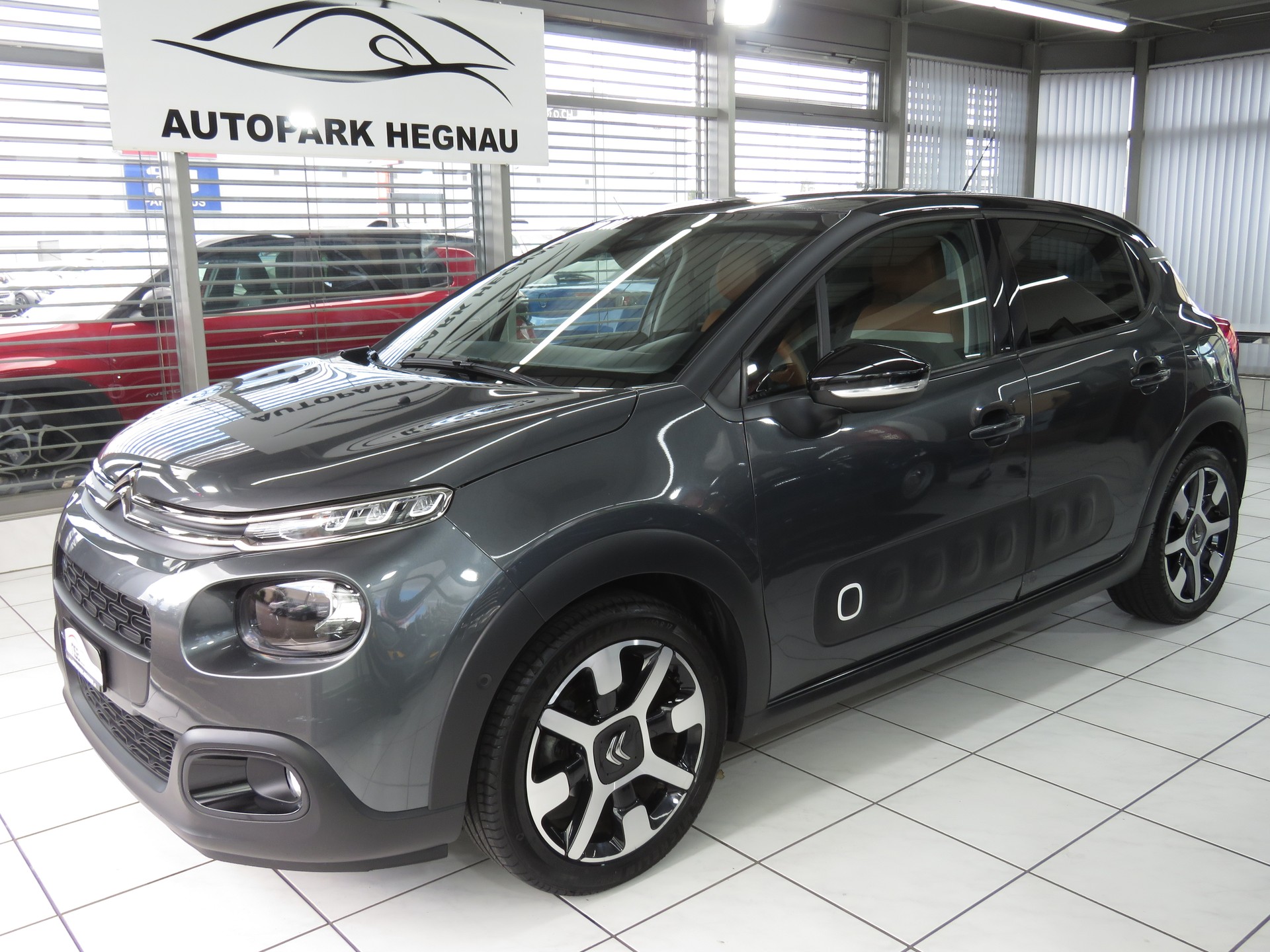 CITROEN C3 1.2i PureTech Shine EAT (Automat)-image-0