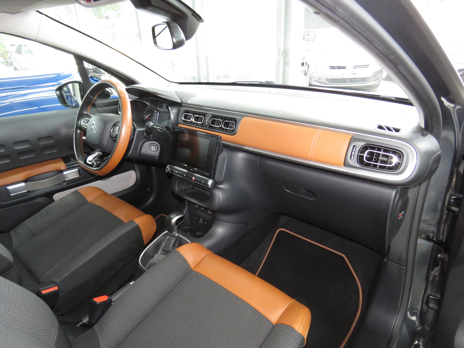 CITROEN C3 1.2i PureTech Shine EAT (Automat)-image-10