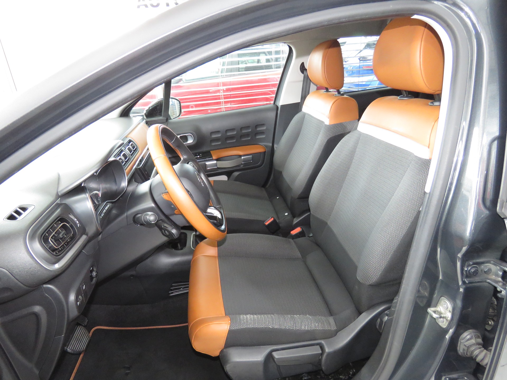 CITROEN C3 1.2i PureTech Shine EAT (Automat)-image-7