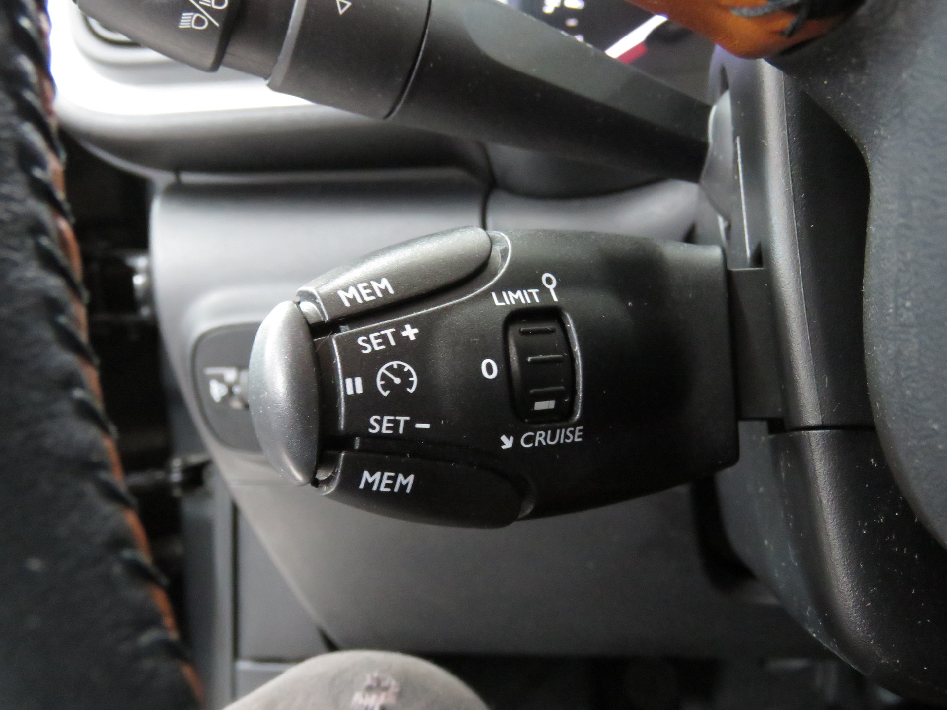 CITROEN C3 1.2i PureTech Shine EAT (Automat)-image-17
