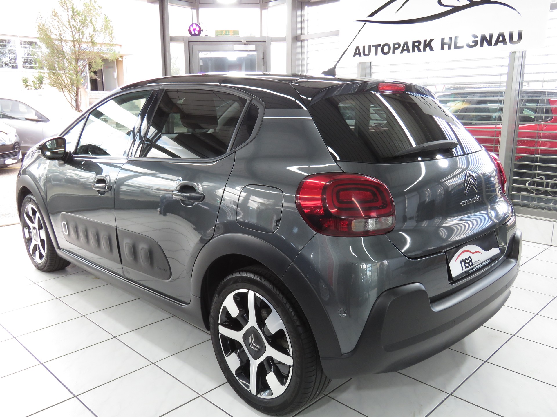 CITROEN C3 1.2i PureTech Shine EAT (Automat)-image-5
