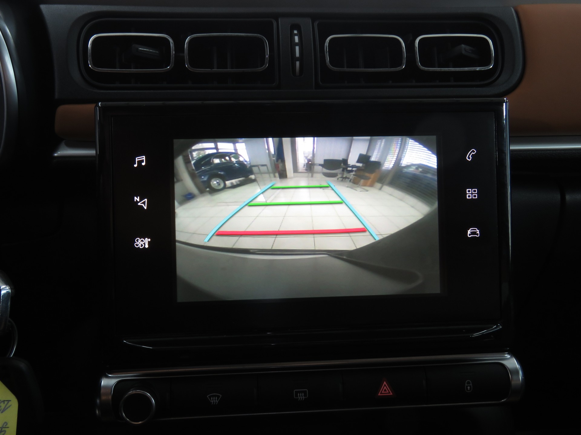 CITROEN C3 1.2i PureTech Shine EAT (Automat)-image-19