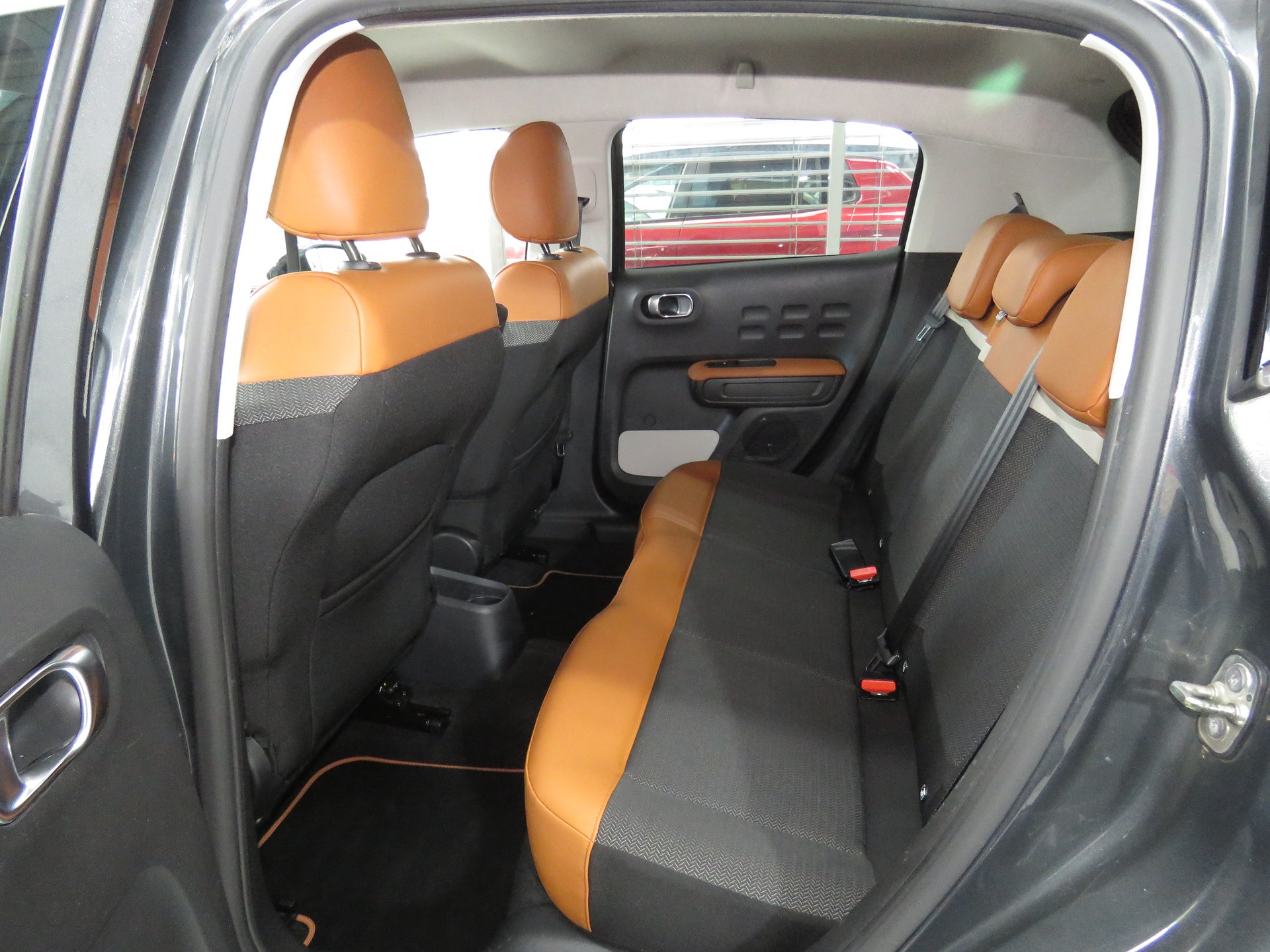 CITROEN C3 1.2i PureTech Shine EAT (Automat)-image-8