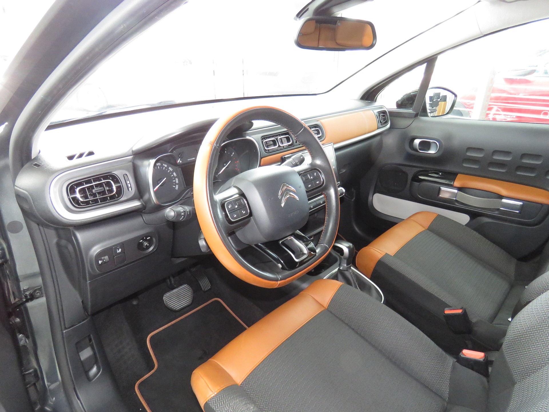 CITROEN C3 1.2i PureTech Shine EAT (Automat)-image-6