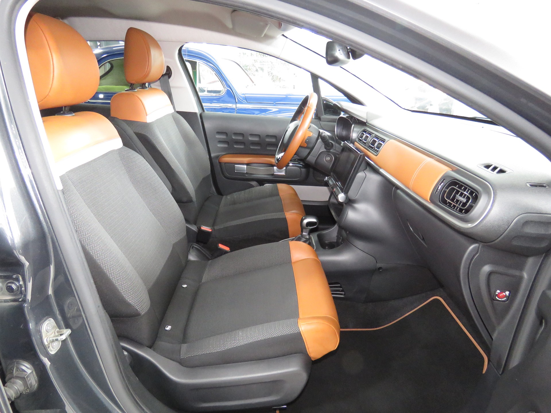CITROEN C3 1.2i PureTech Shine EAT (Automat)-image-11