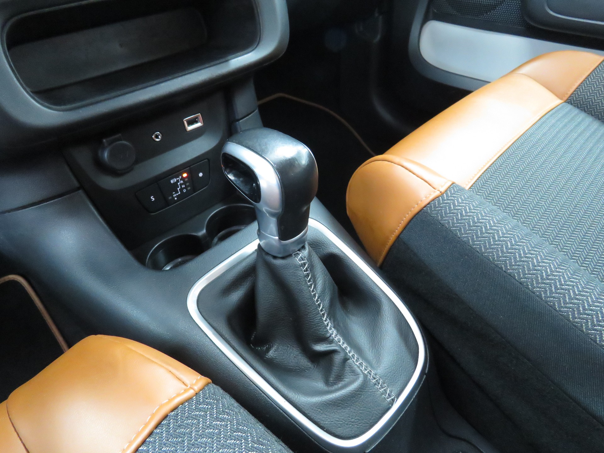 CITROEN C3 1.2i PureTech Shine EAT (Automat)-image-14