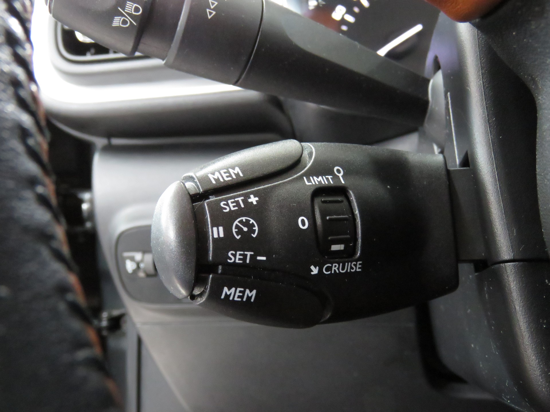 CITROEN C3 1.2i PureTech Shine EAT (Automat)-image-18