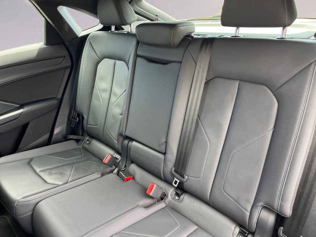 AUDI Q3 Sportback 40 TFSI S line quattro S-tronic-image-15