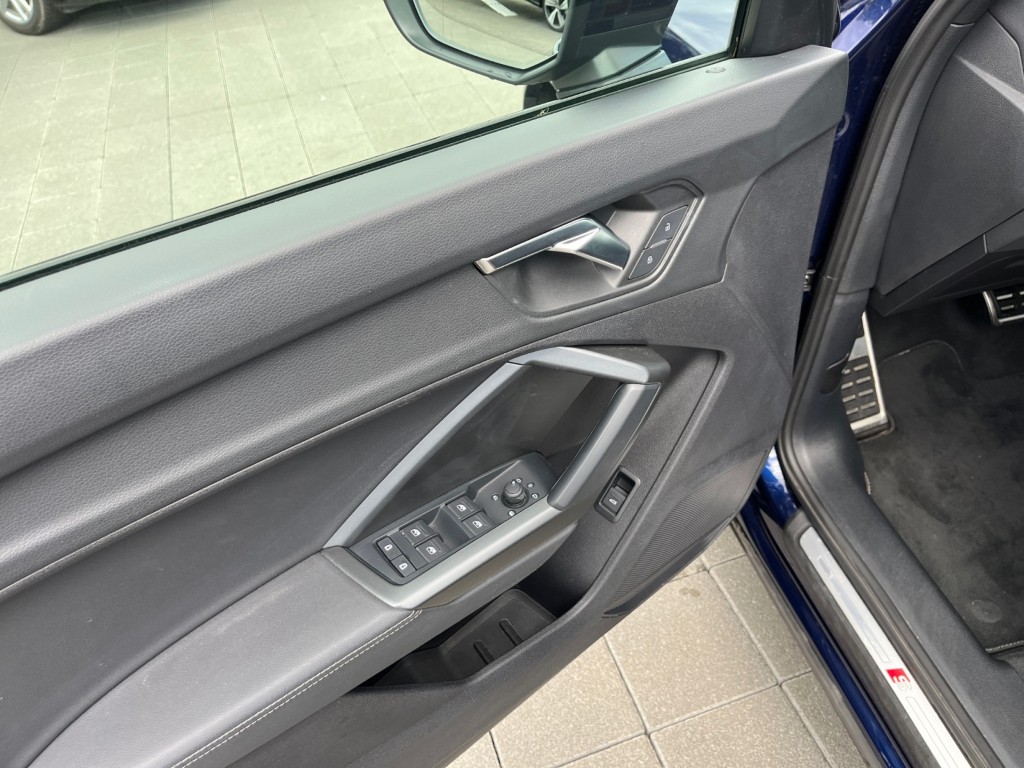 AUDI Q3 Sportback 40 TFSI S line quattro S-tronic-image-10