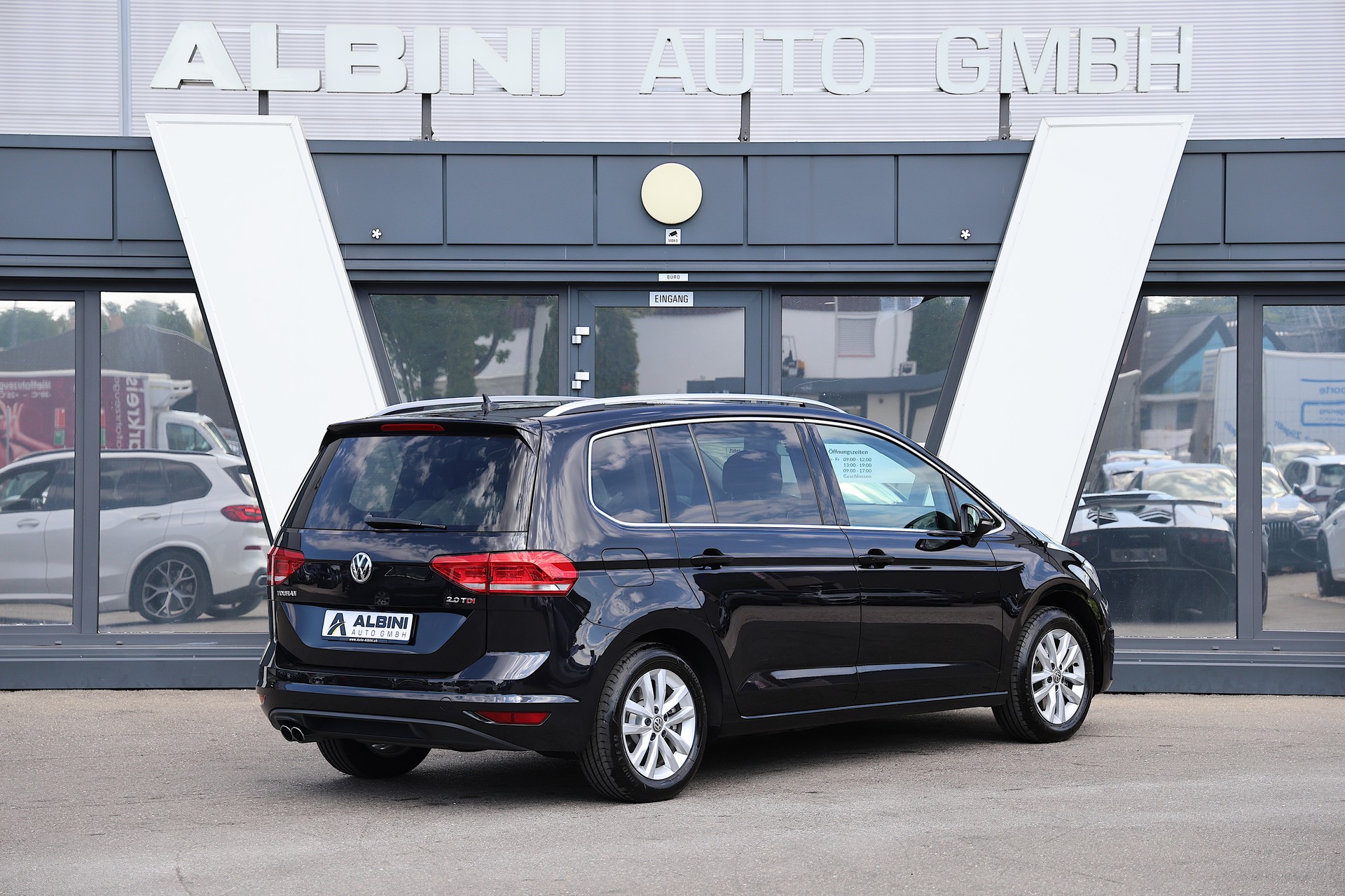 VW Touran 2.0 TDI SCR Highline DSG 7-Sitzer-image-2