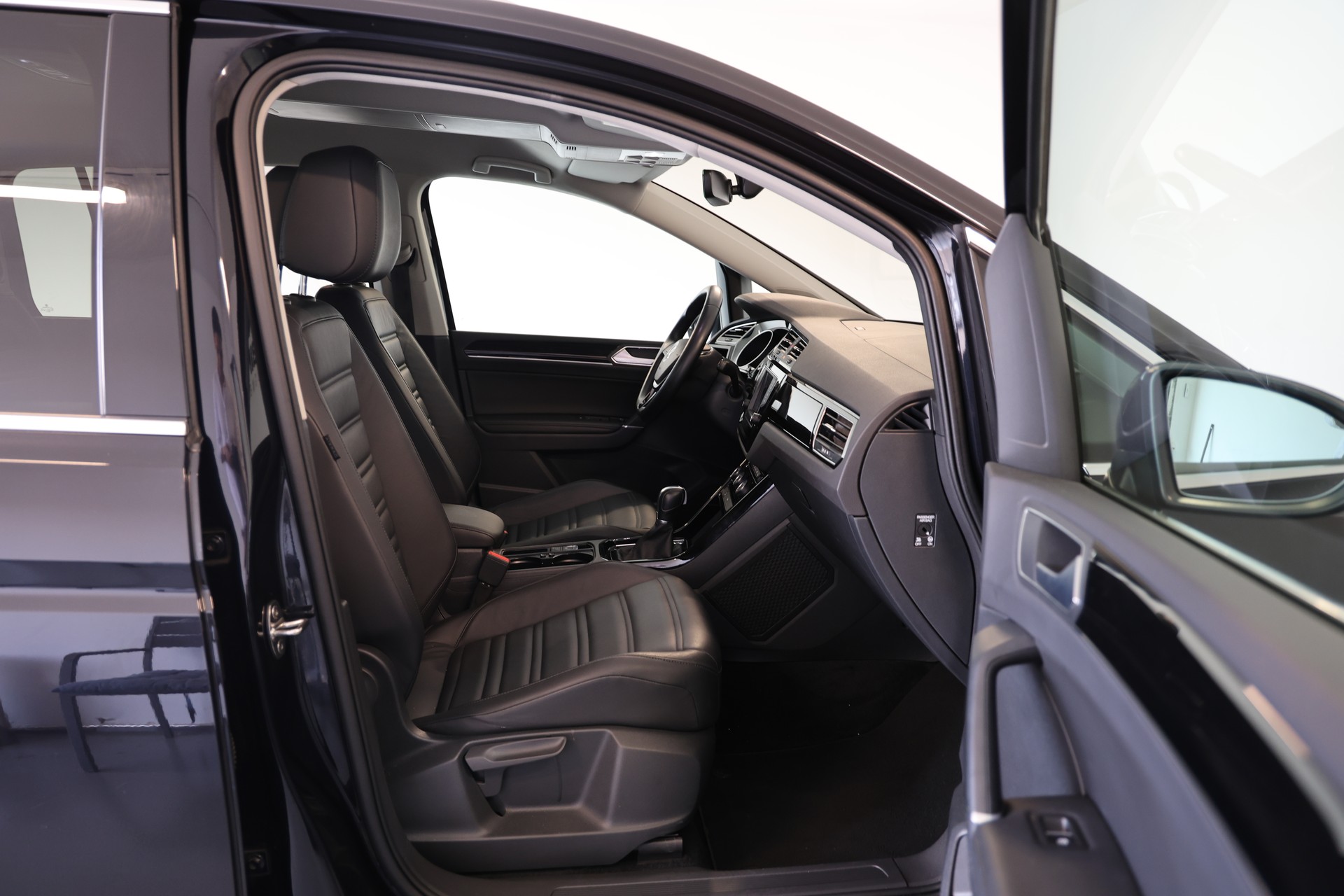 VW Touran 2.0 TDI SCR Highline DSG 7-Sitzer-image-11