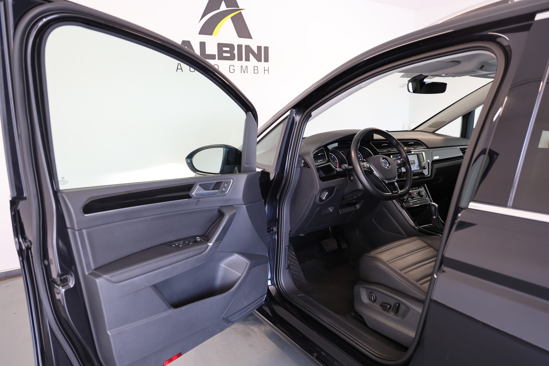 VW Touran 2.0 TDI SCR Highline DSG 7-Sitzer-image-4