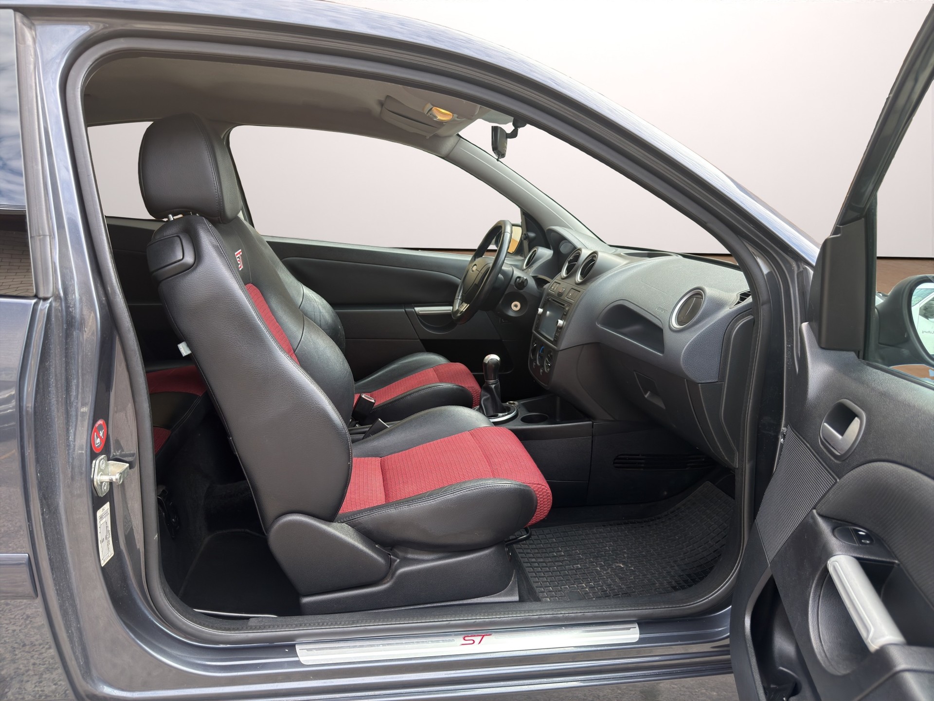 FORD Fiesta 2.0 16V ST-image-11