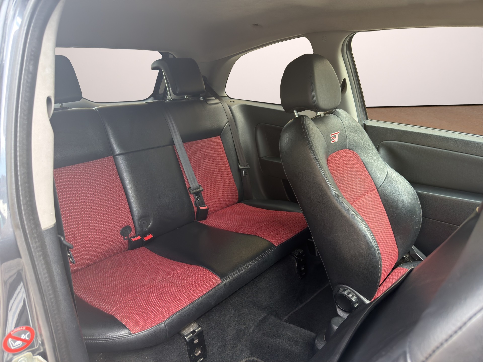 FORD Fiesta 2.0 16V ST-image-12