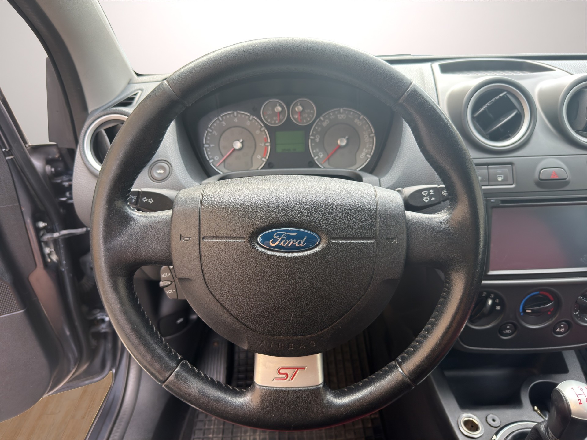 FORD Fiesta 2.0 16V ST-image-9