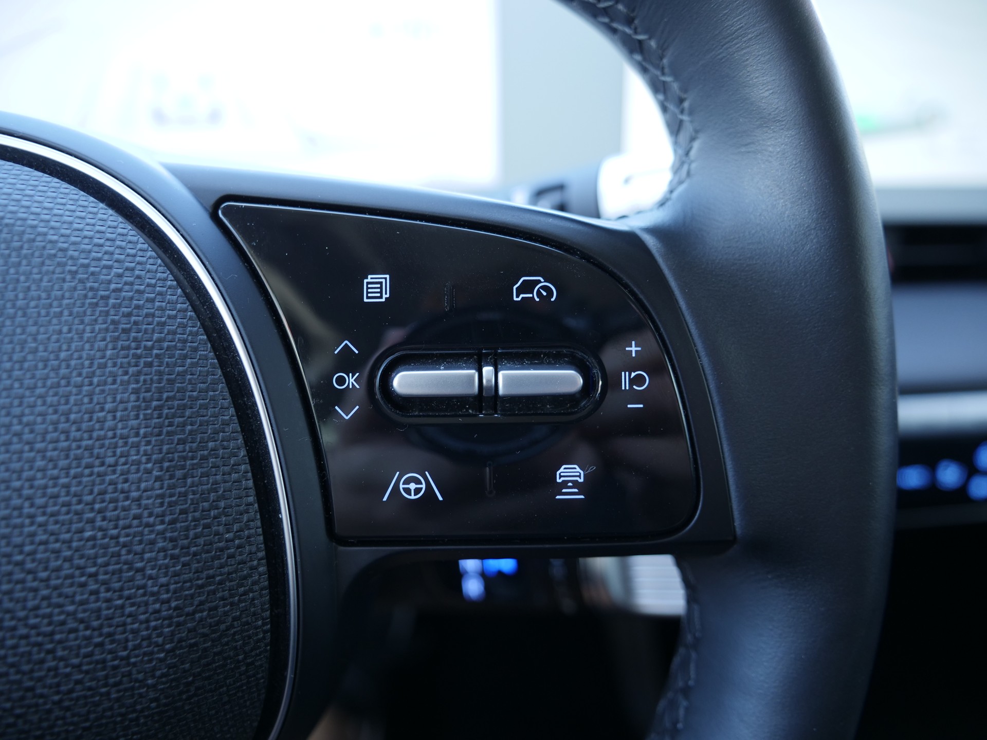 HYUNDAI Ioniq 5 72kWh Vertex 4WD-image-14
