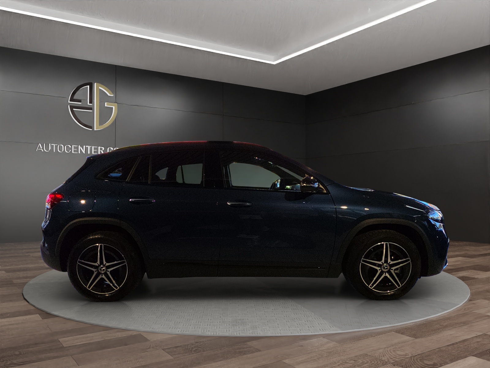 MERCEDES-BENZ EQA 350 AMG Line 4Matic-image-4