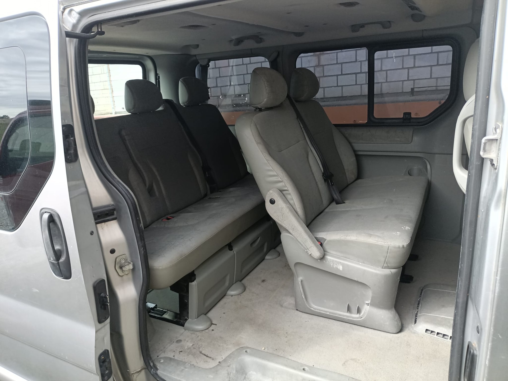 NISSAN 2.5 dCi Comfort 7P.-image-2