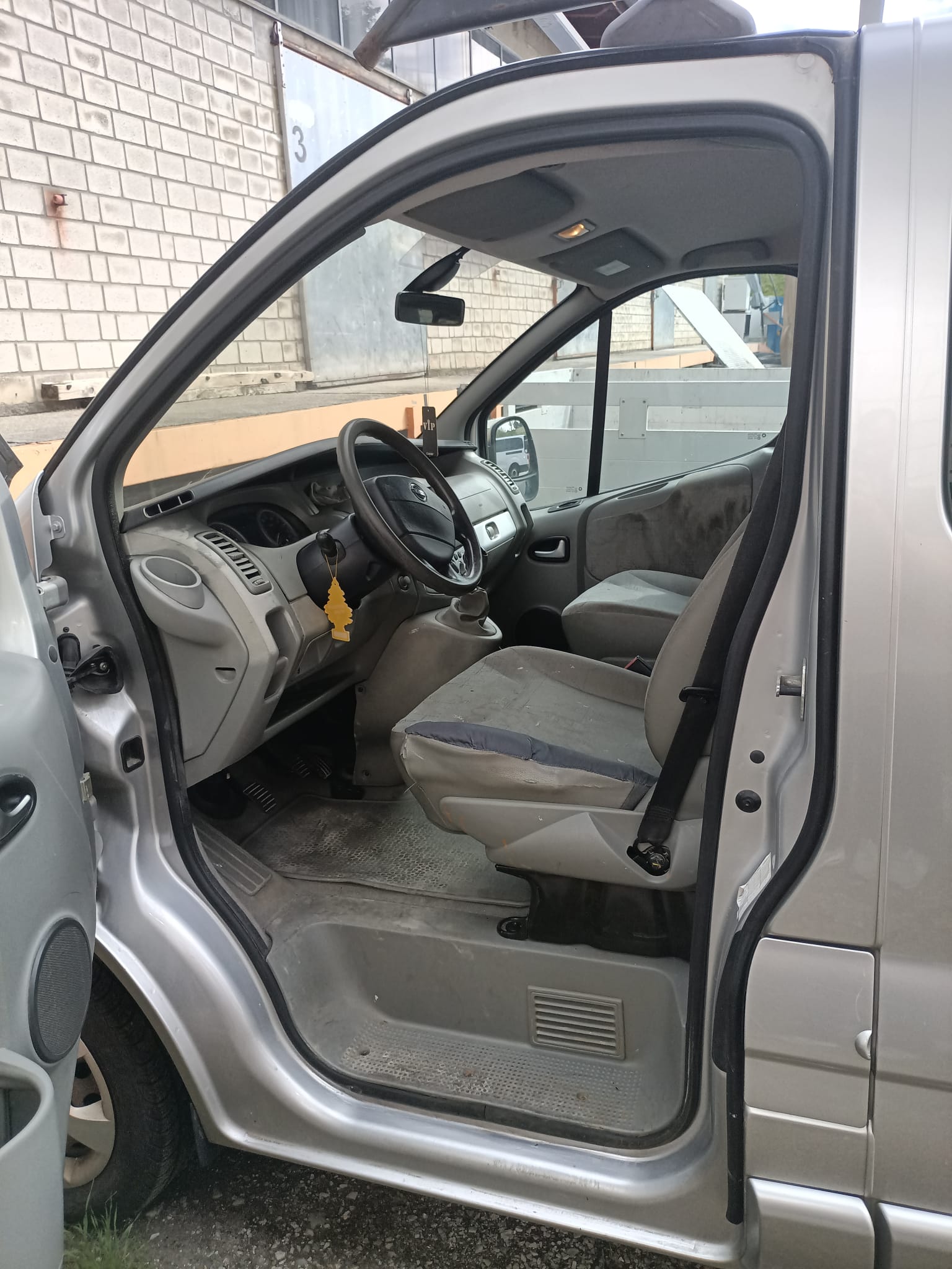 NISSAN 2.5 dCi Comfort 7P.-image-1