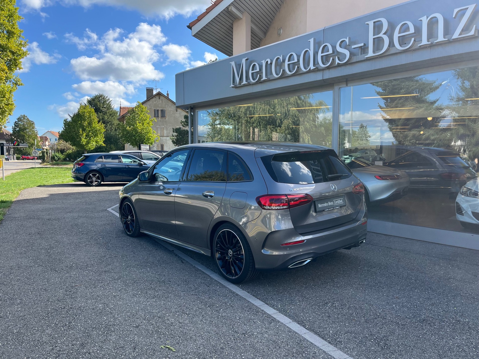 MERCEDES-BENZ B 200 AMG Line 7G-DCT-image-3