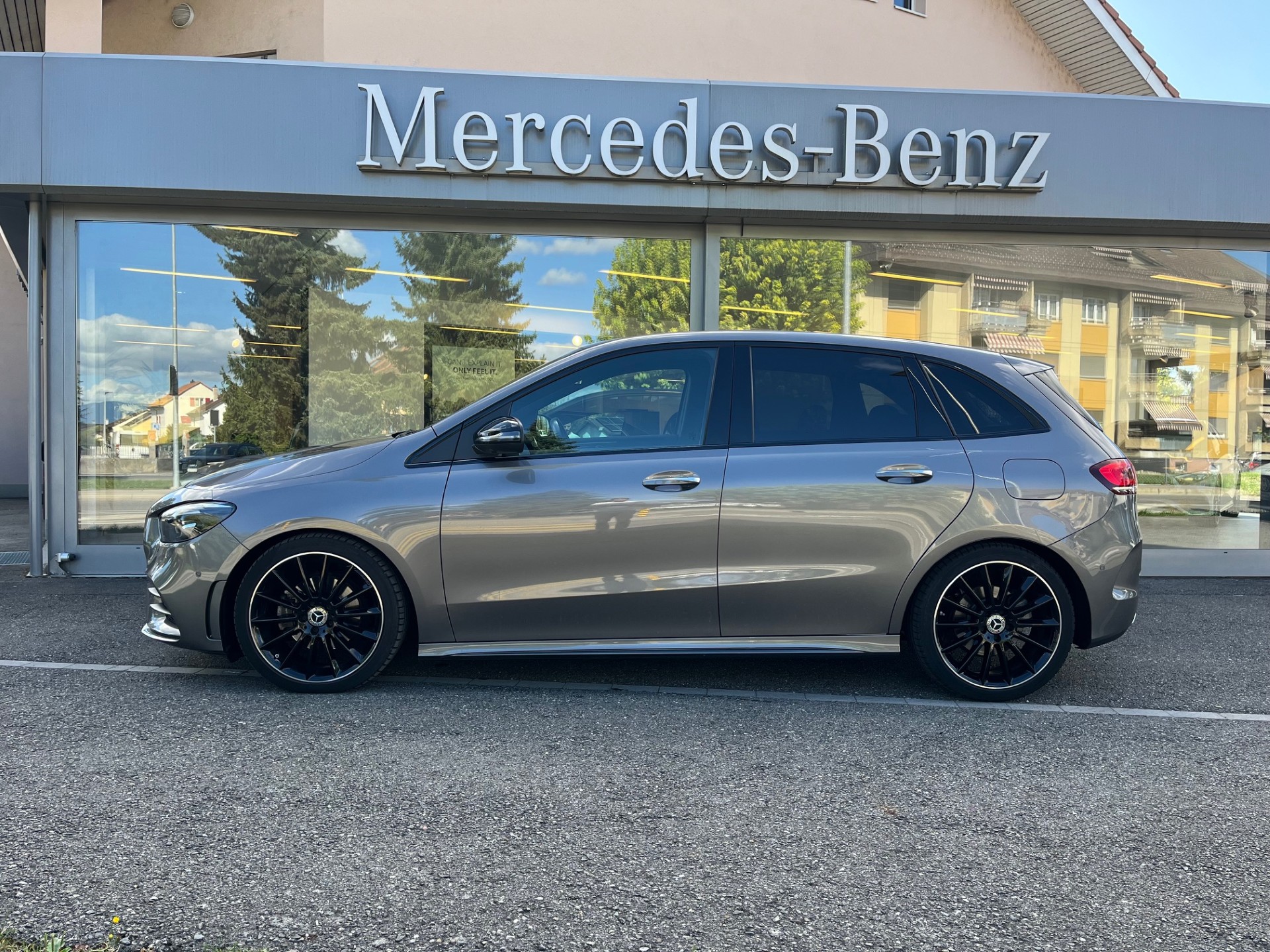 MERCEDES-BENZ B 200 AMG Line 7G-DCT-image-2