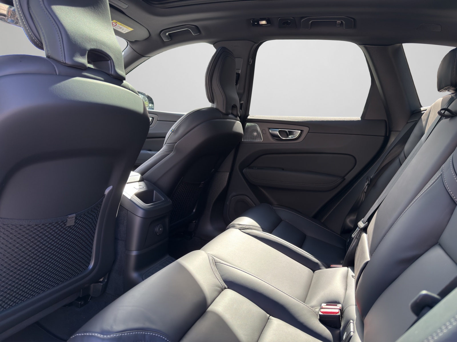 VOLVO XC60 T8 eAWD PluginHybrid Black Edition Geartronic-image-14