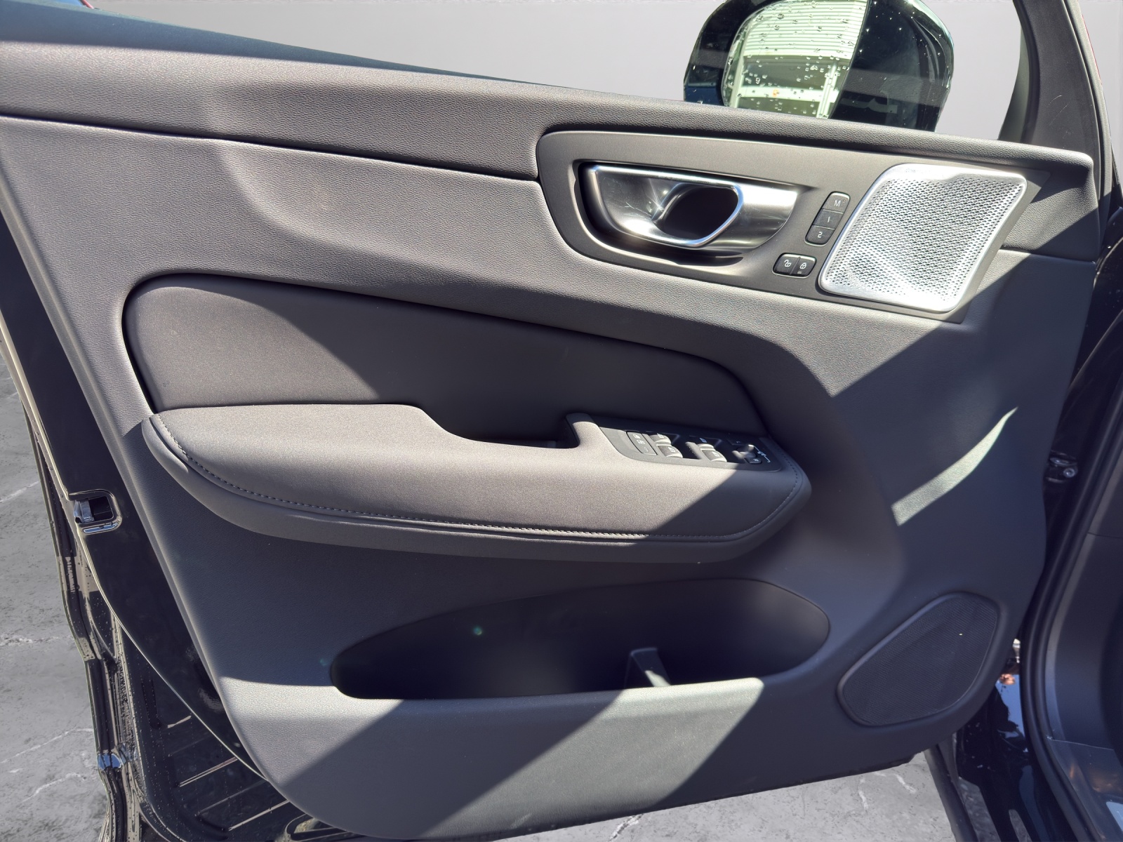 VOLVO XC60 T8 eAWD PluginHybrid Black Edition Geartronic-image-12