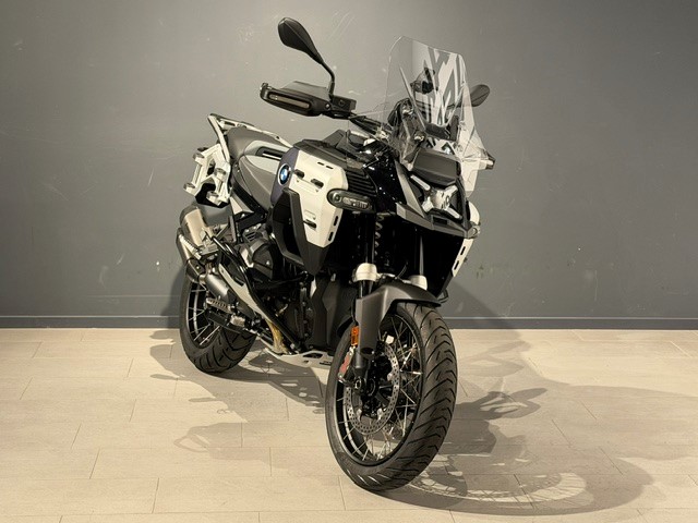 BMW R 1300 GS Adventure Triple Black-showroom-element-1