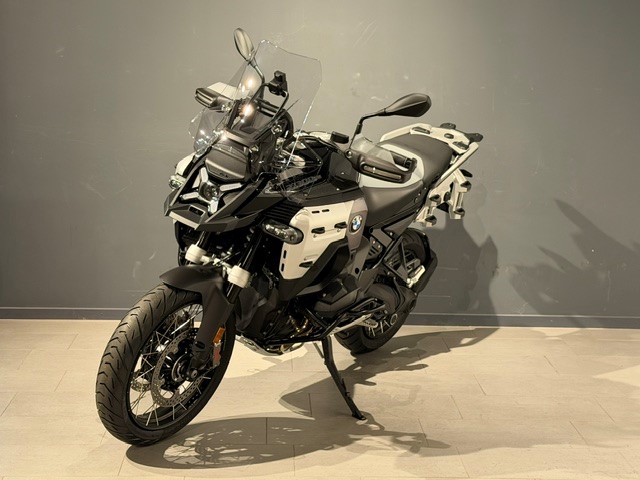 BMW R 1300 GS Adventure Triple Black-showroom-element-2