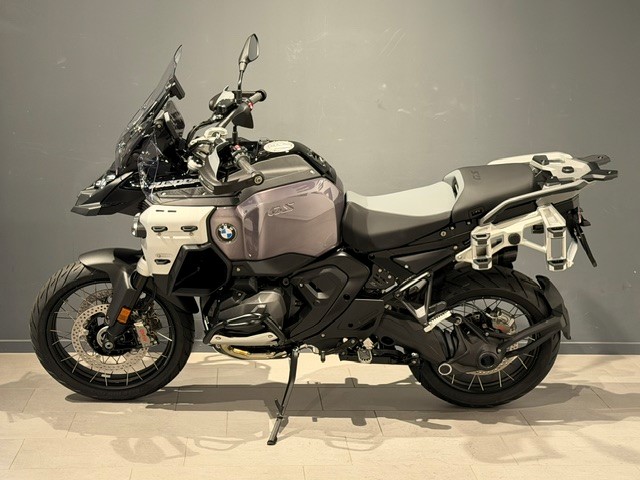BMW R 1300 GS Adventure Triple Black-showroom-element-3