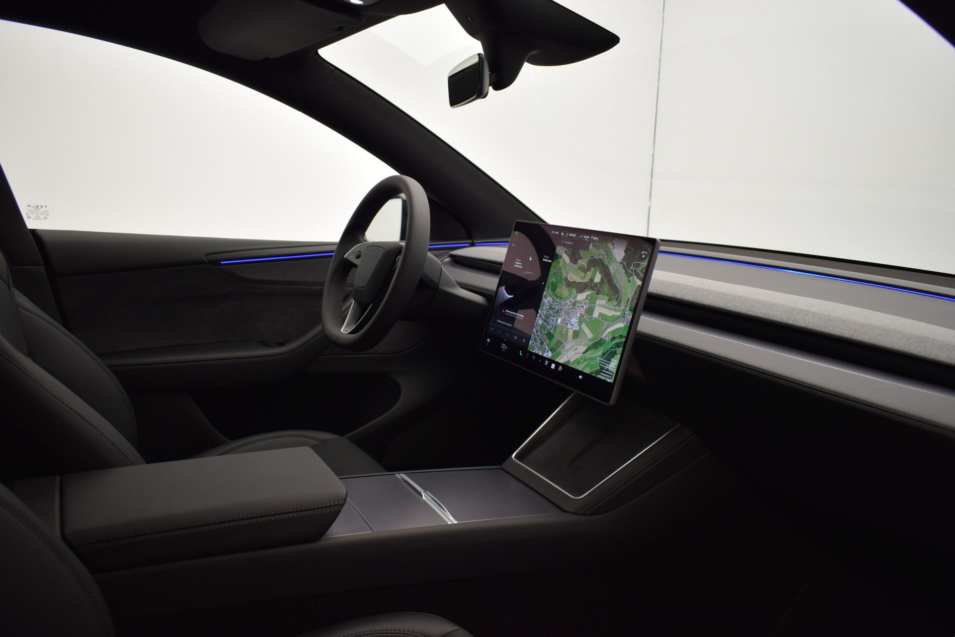 TESLA Model Y Long Range Premium AWD, CH Typenschein, Anhängerkupplung, Stealth Grey-image-11