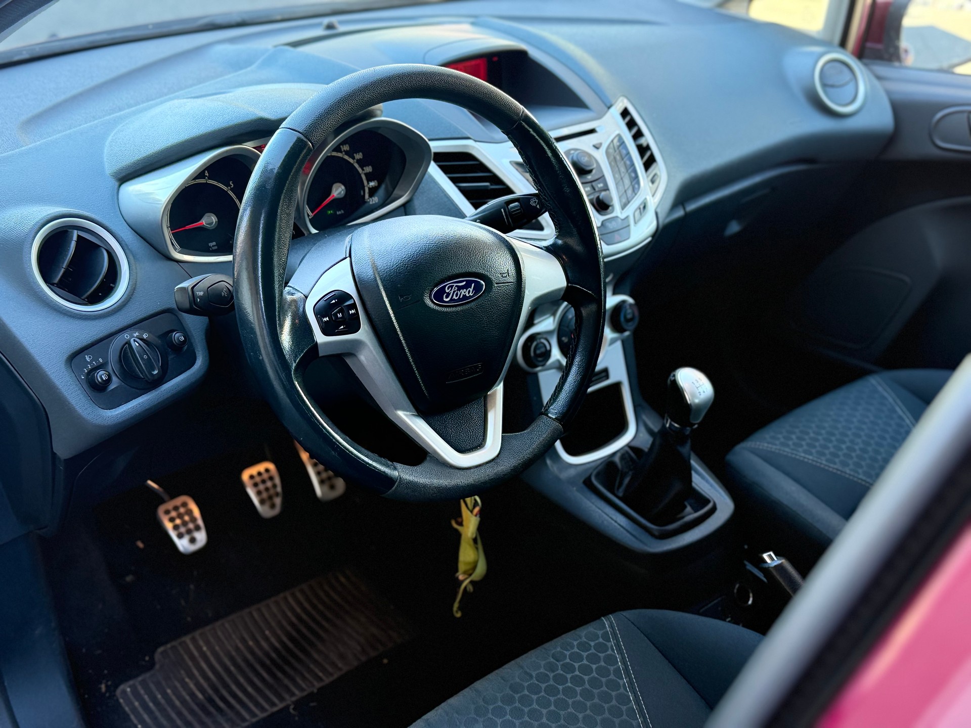 FORD Fiesta 1.25 16V Titanium-image-5