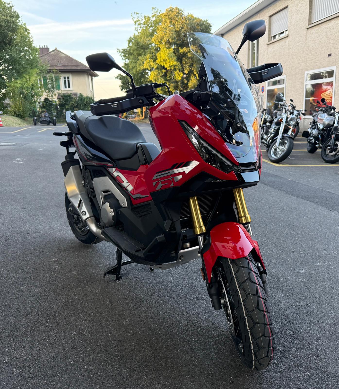 HONDA X-ADV 750 (35kW) 2027-showroom-element-1