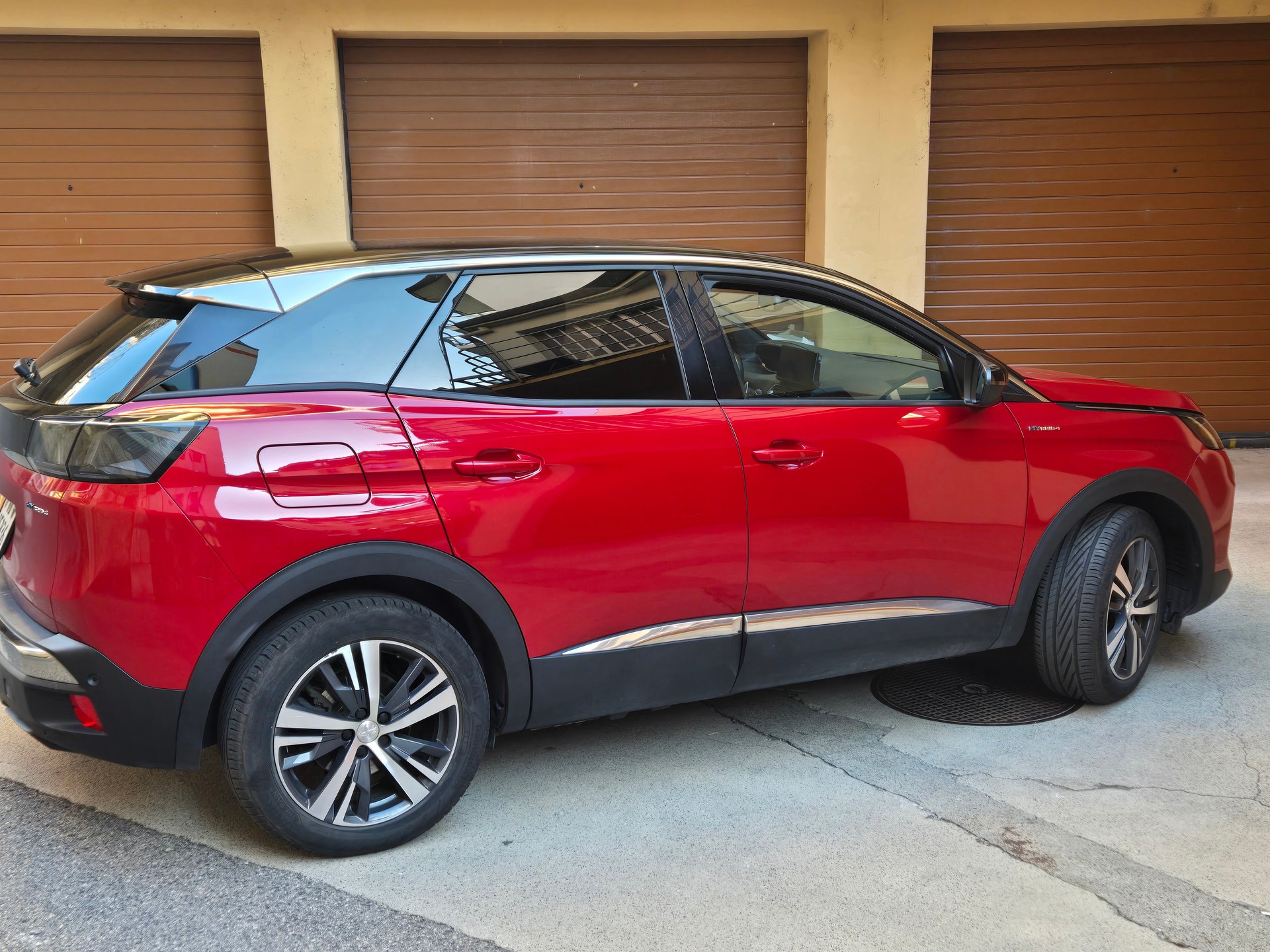 PEUGEOT 1.6 Plug-in Hybrid4 Allure Pack-image-1