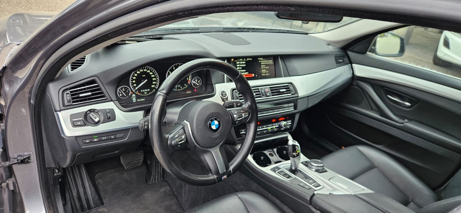 BMW 535i xDrive Luxury Line Steptronic-image-12