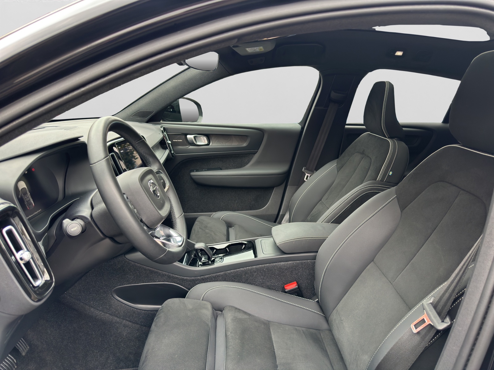 VOLVO C40 Recharge P8 Twin AWD Pure Electric Ultimate-image-8