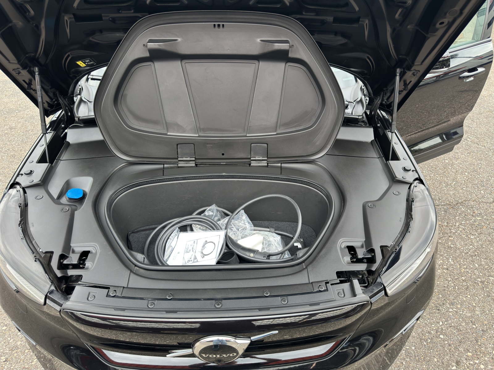 VOLVO C40 Recharge P8 Twin AWD Pure Electric Ultimate-image-18