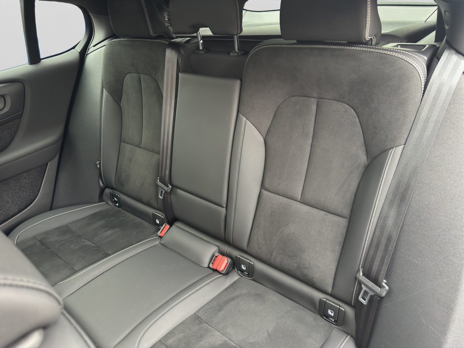 VOLVO C40 Recharge P8 Twin AWD Pure Electric Ultimate-image-10