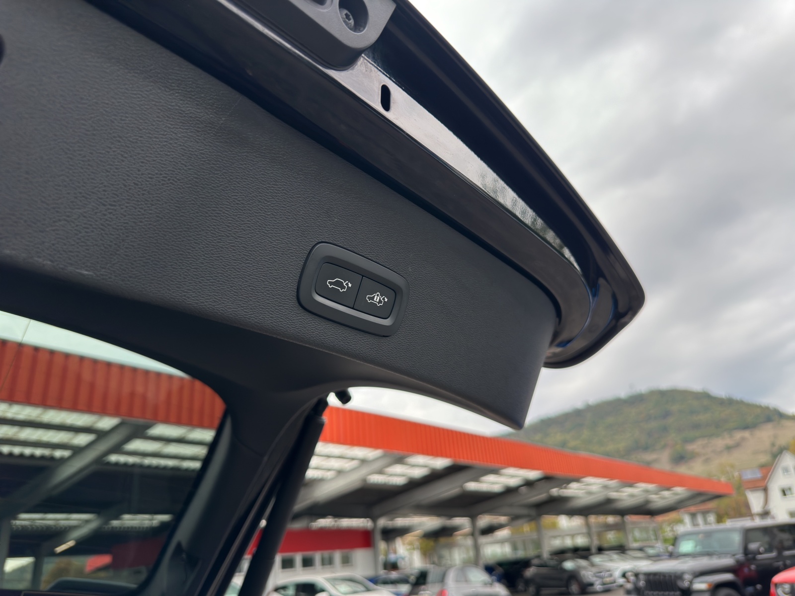 VOLVO C40 Recharge P8 Twin AWD Pure Electric Ultimate-image-17